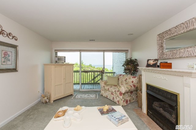 807 N Bluffs Dr