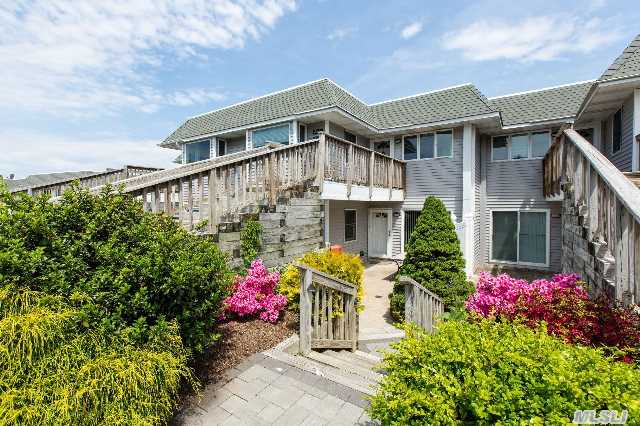 807 N Bluffs Dr