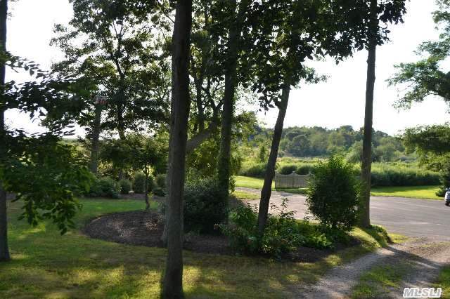 840 Bridle Ln