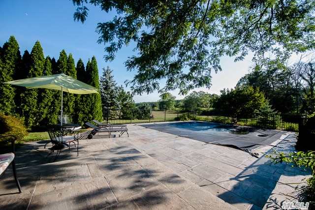 1030 Country Club Dr