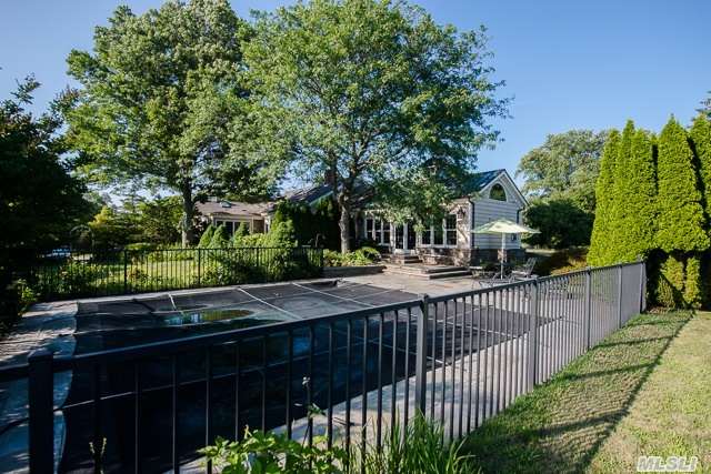 1030 Country Club Dr
