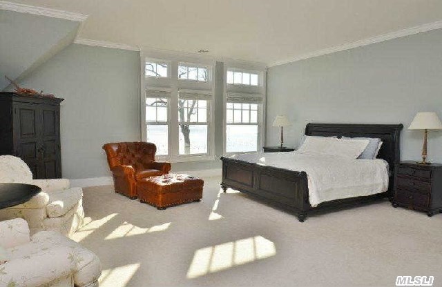 1423 Peconic Bay Blvd