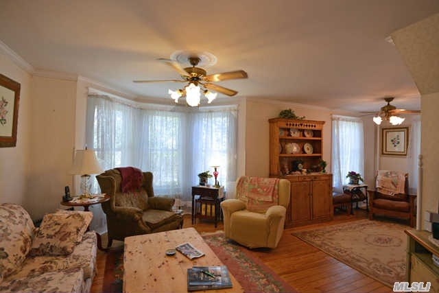 2075 Pine Neck Rd