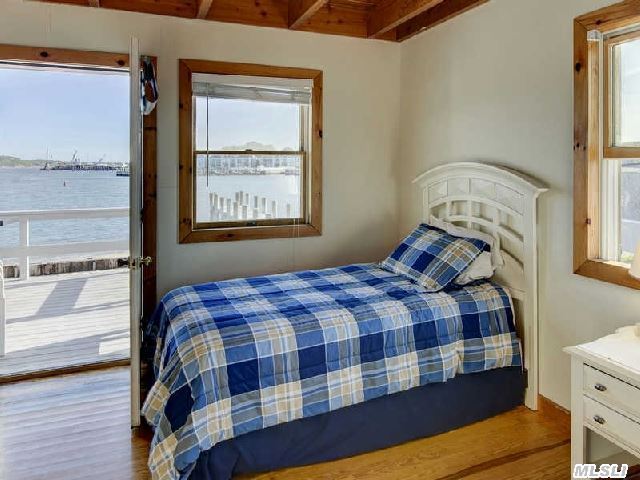 21 Beach St