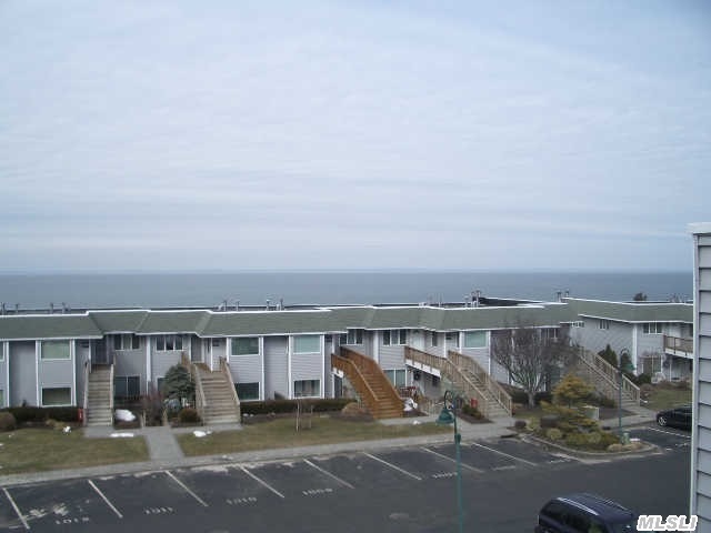 2102 Bluffs Dr