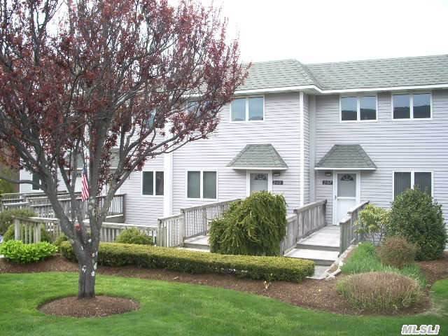 2102 Bluffs Dr