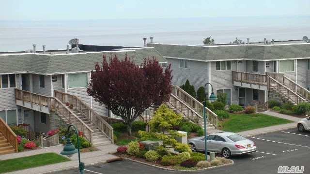 2102 Bluffs Dr