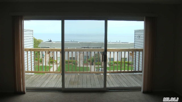 2102 Bluffs Dr
