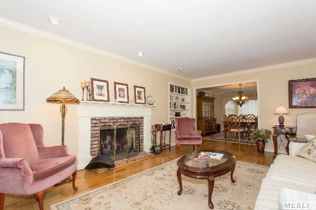 22 Laurel Hollow