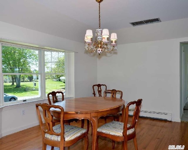 370 Williamsburgh Dr