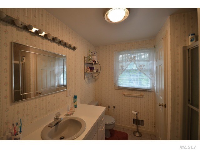 50 Indian Neck Ln