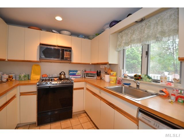 50 Indian Neck Ln
