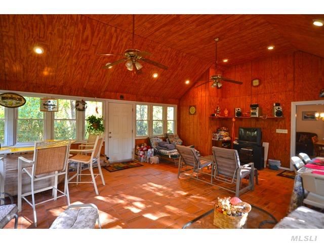 50 Indian Neck Ln