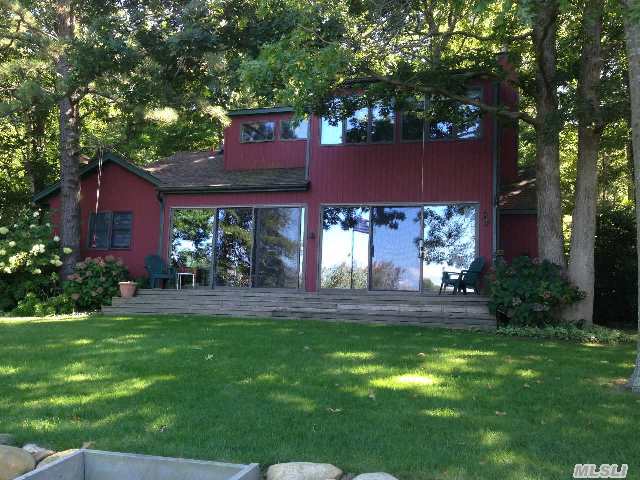 7459 Soundview Ave
