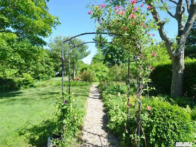 94 W Farm Rd