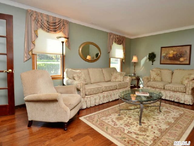 94 W Farm Rd