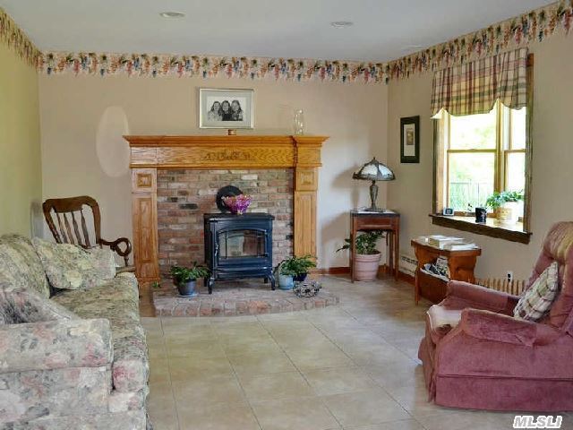 94 W Farm Rd