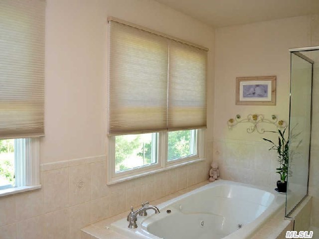 94 W Farm Rd