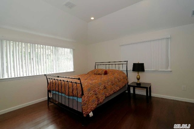 985 Boisseau Ave