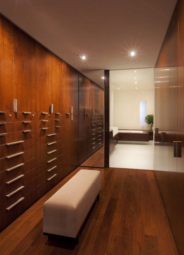 I want to spend time in this closet.