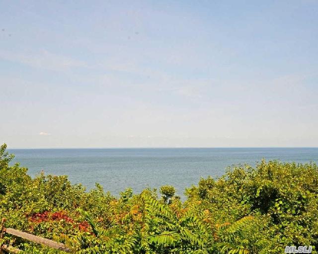 1005 Bluffs Dr