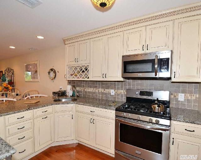 1005 Bluffs Dr