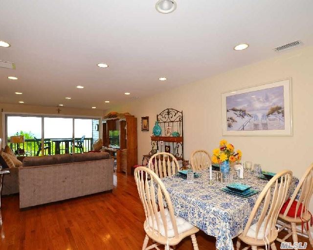 1005 Bluffs Dr