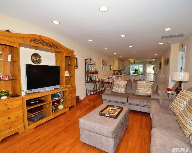 1005 Bluffs Dr