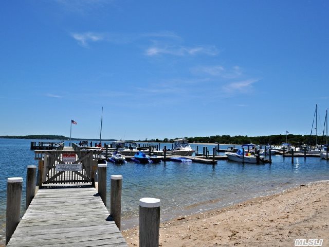 2460 Shipyard Ln