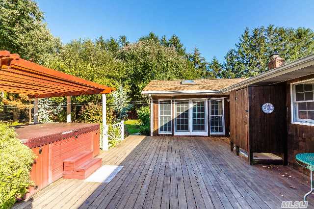 305 Leeward Dr