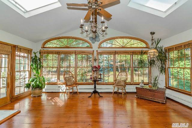 305 Leeward Dr