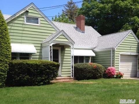 36 Herricks Ln