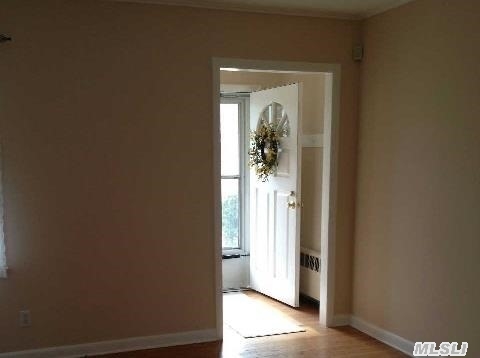 36 Herricks Ln