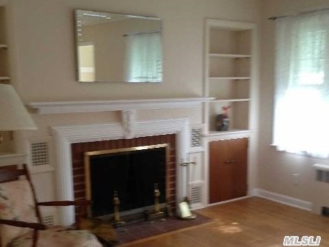 36 Herricks Ln