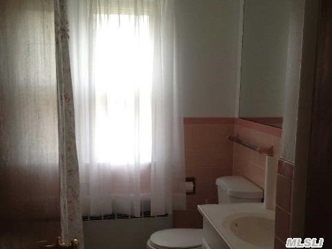 36 Herricks Ln