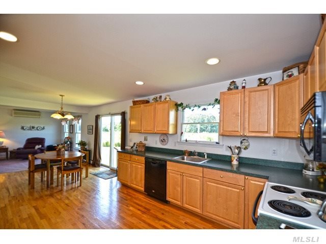 619 Rocky Point Rd