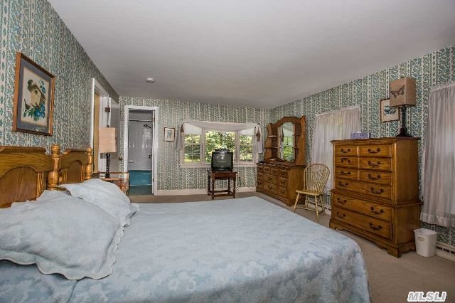 6925 Nassau Point Rd