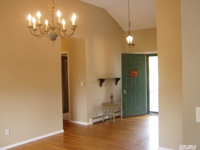 9 Lorraine Ct