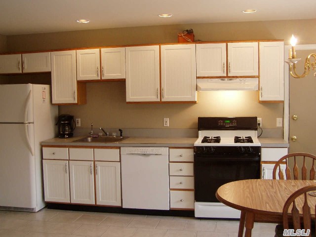 9 Lorraine Ct