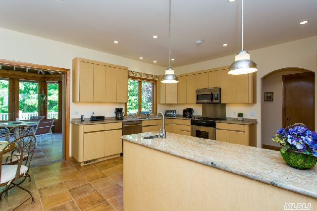 9390 North Bayview Rd