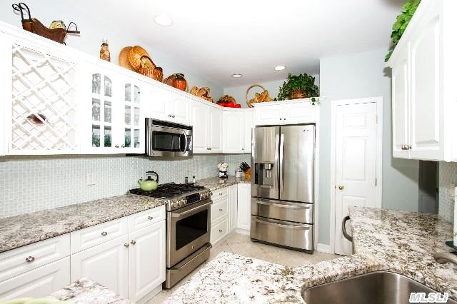 10 Tall Tree Cir