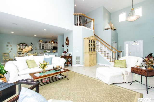 10 Tall Tree Cir