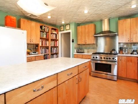 1150 Grand Ave