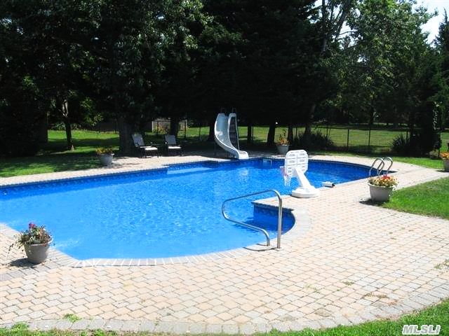 300 Green Hill Ln