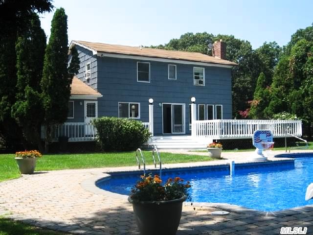 300 Green Hill Ln