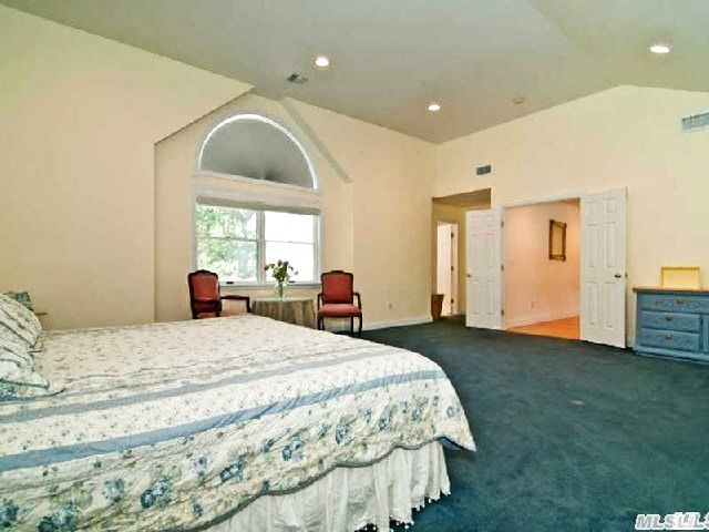 5700 Nassau Point Rd