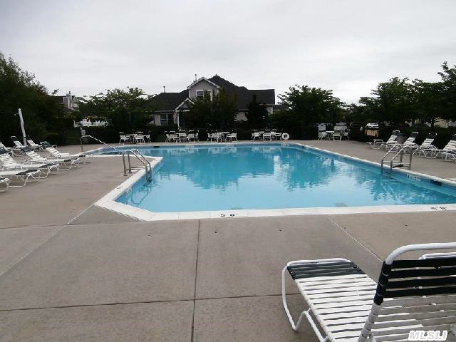 7 Lakeview Ct