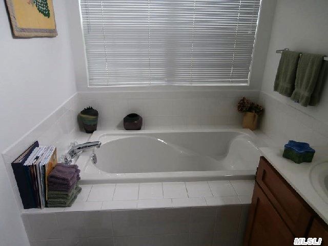 7 Lakeview Ct