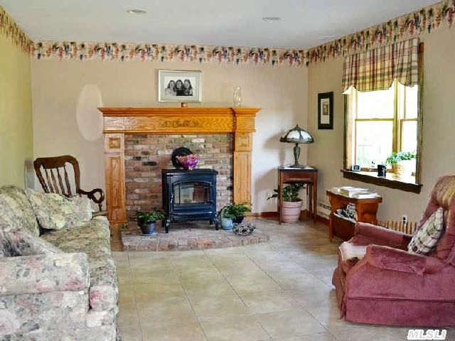 94 W Farm Rd