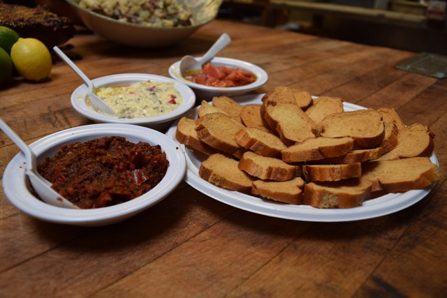 Maple Tree BBQ trio of bruschetta. (Credit: Vera Chinese)